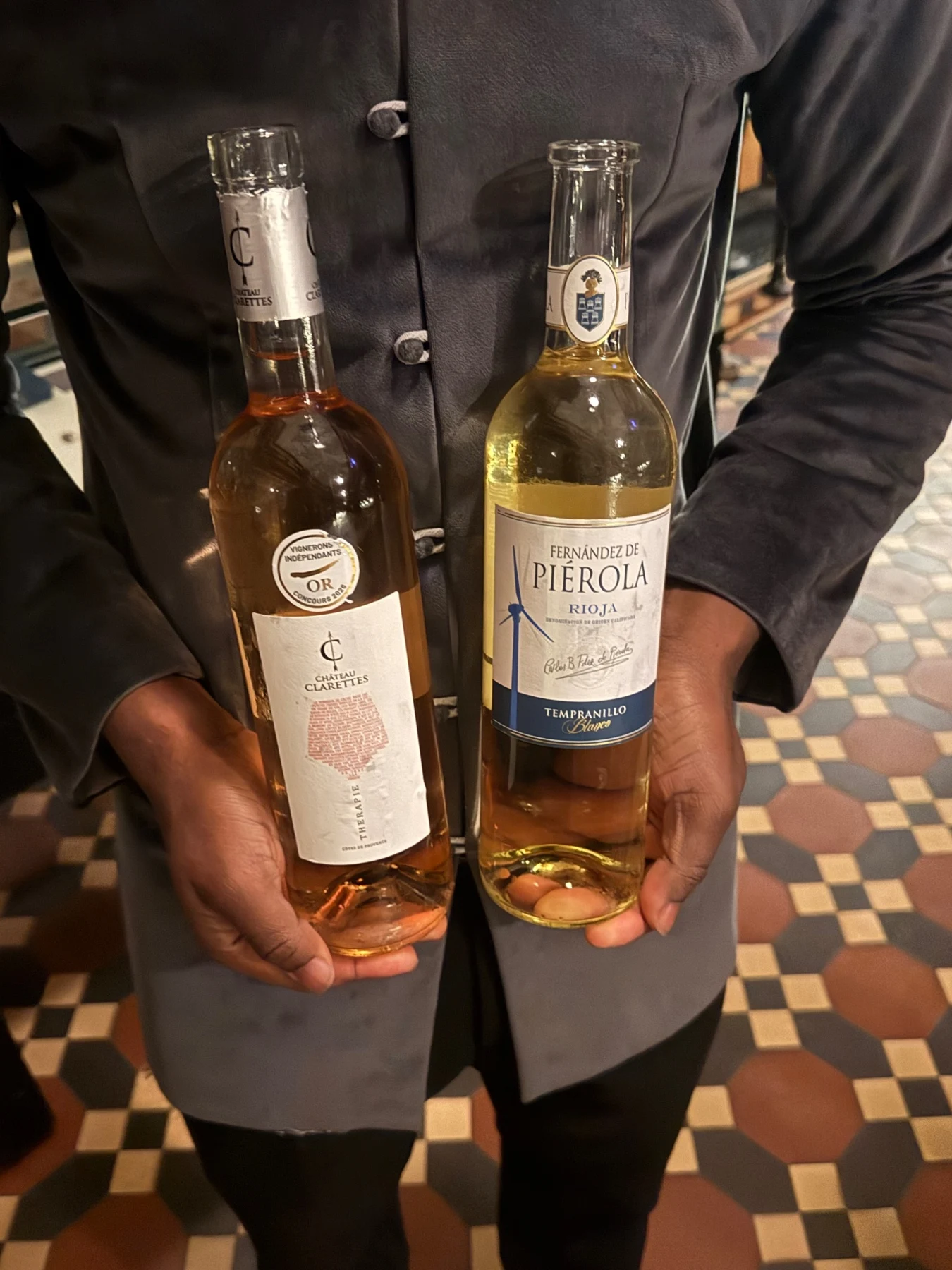 Thérapie Rosé and Fernández de Piérola Tempranillo Blanco being served at the Kew gala.